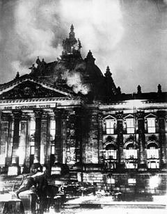 https://upload.wikimedia.org/wikipedia/commons/thumb/2/20/Reichstagsbrand.jpg/240px-Reichstagsbrand.jpg